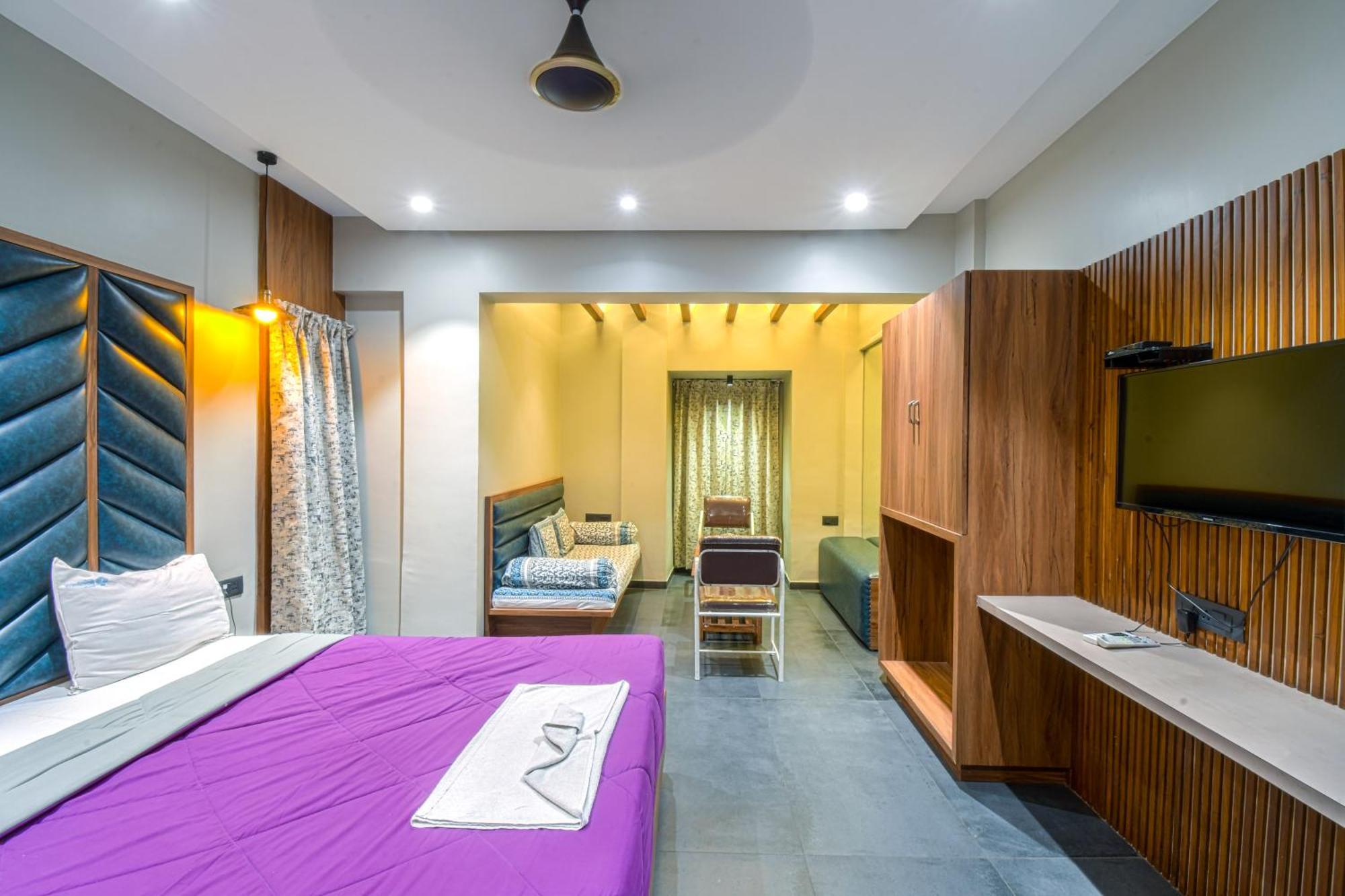 Hotel Vrindavan Deluxe Kolhapur Exterior foto