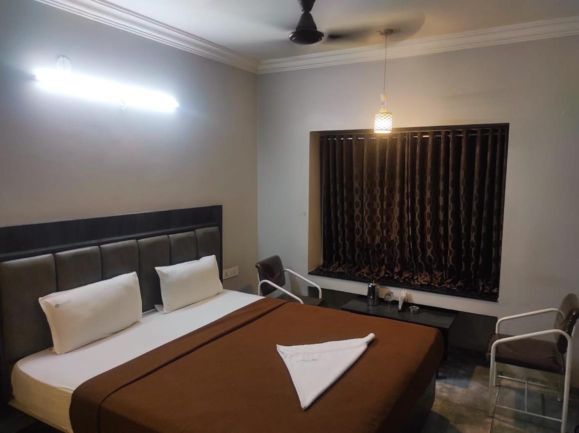 Hotel Vrindavan Deluxe Kolhapur Exterior foto