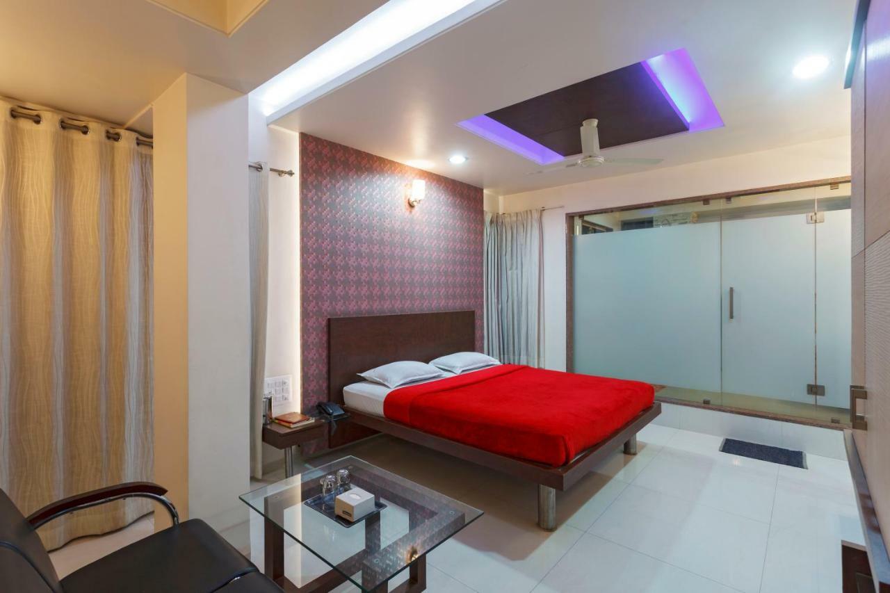 Hotel Vrindavan Deluxe Kolhapur Exterior foto